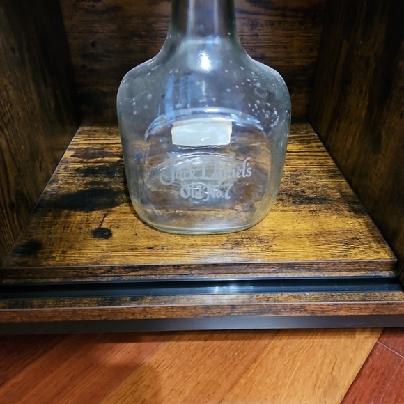 Jack Daniels Glasses and Tribute to Tennessee Decanter - Picture 5 of 8